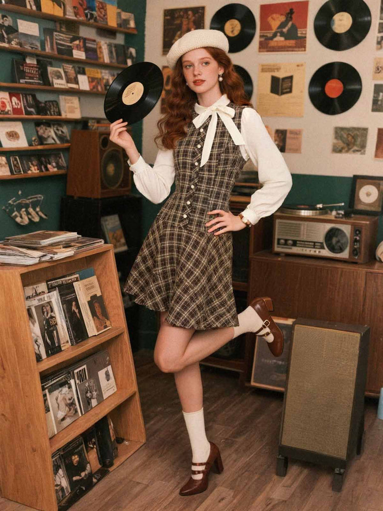 Abito a quadri con bottoni e fiocco marrone anni '60