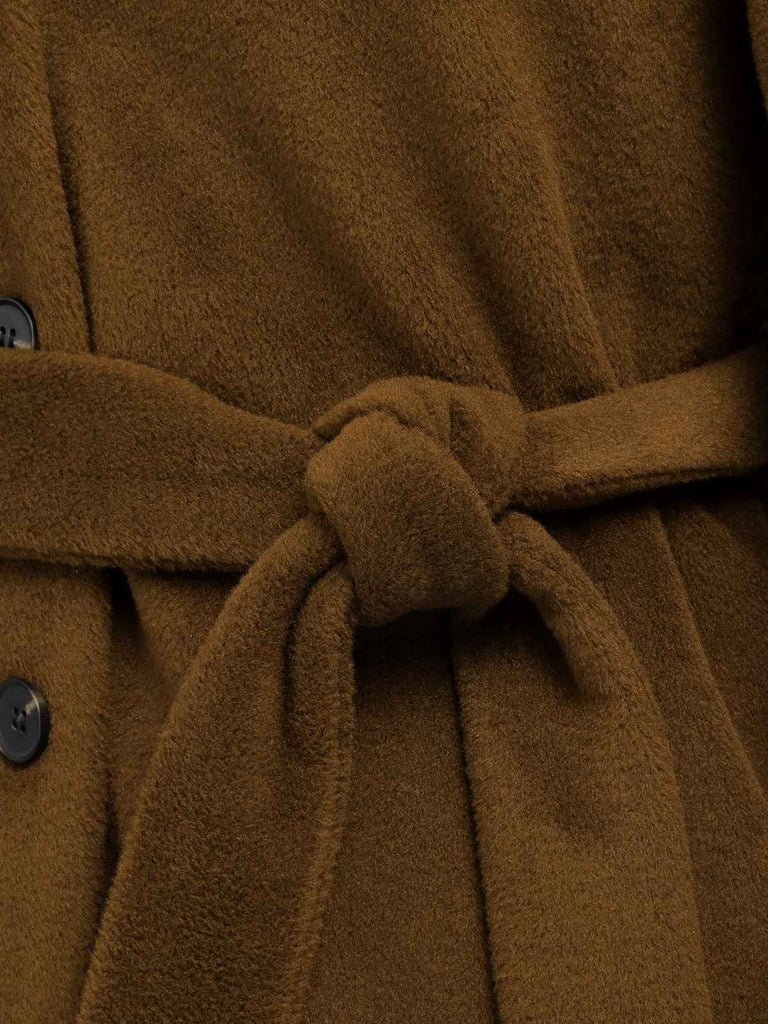 Cappotto con collo di pelliccia e cintura marrone anni '40