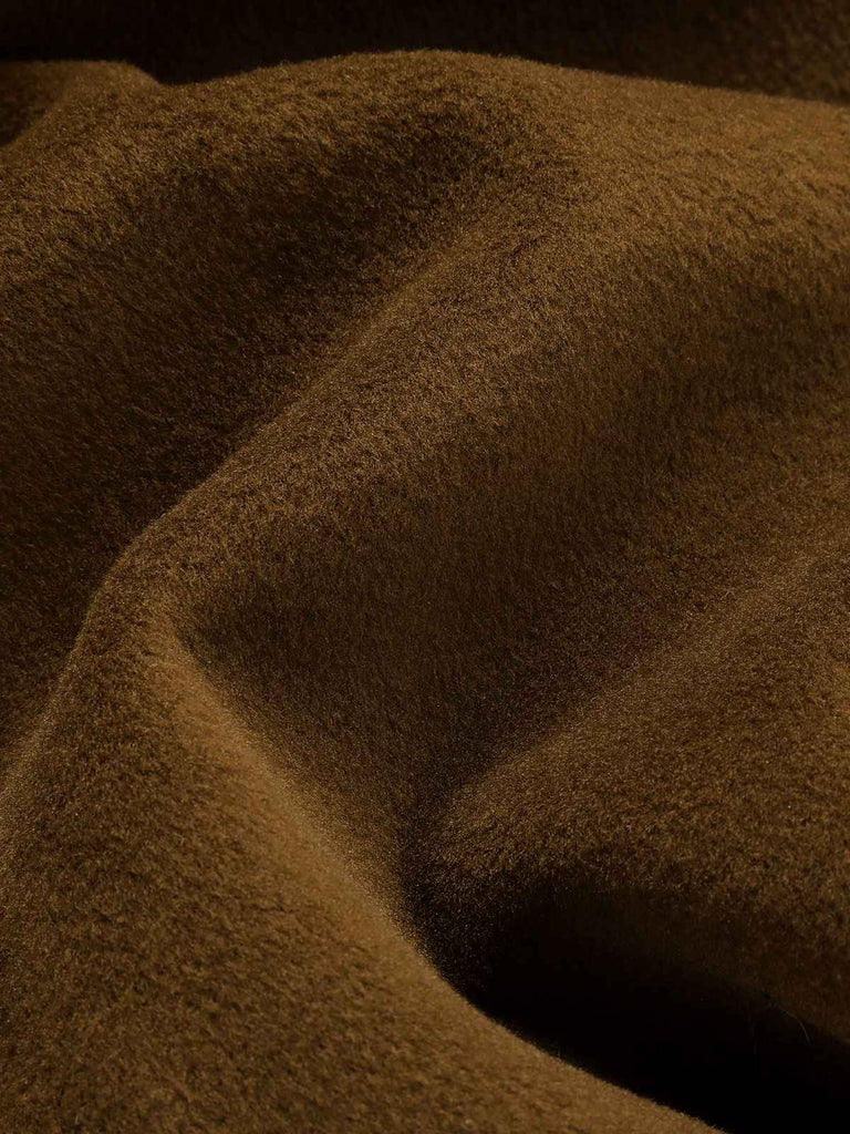 Cappotto con collo di pelliccia e cintura marrone anni '40