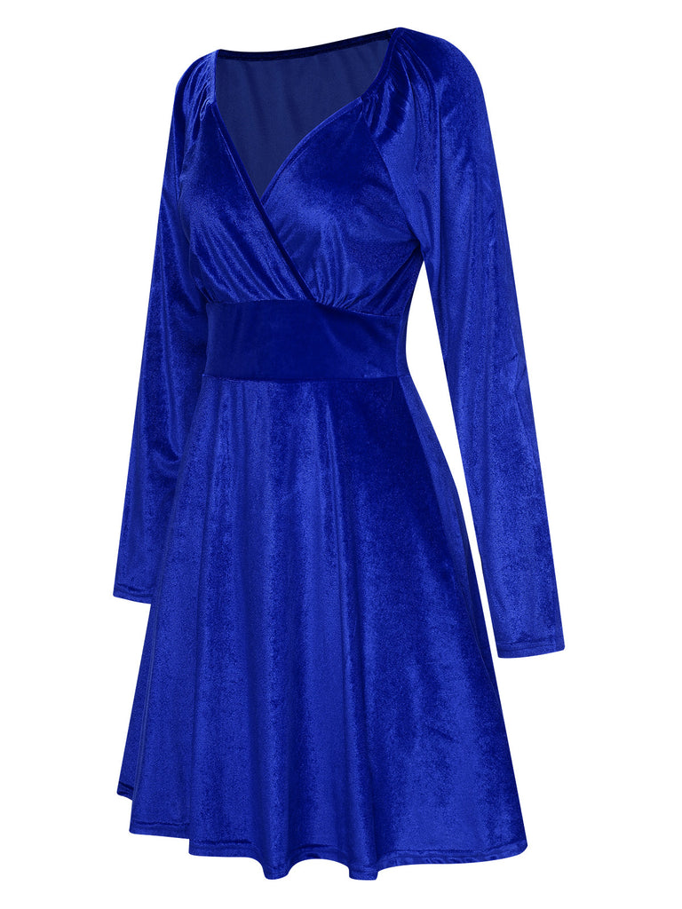 Abito in velluto con scollo a V e maniche lunghe anni '60