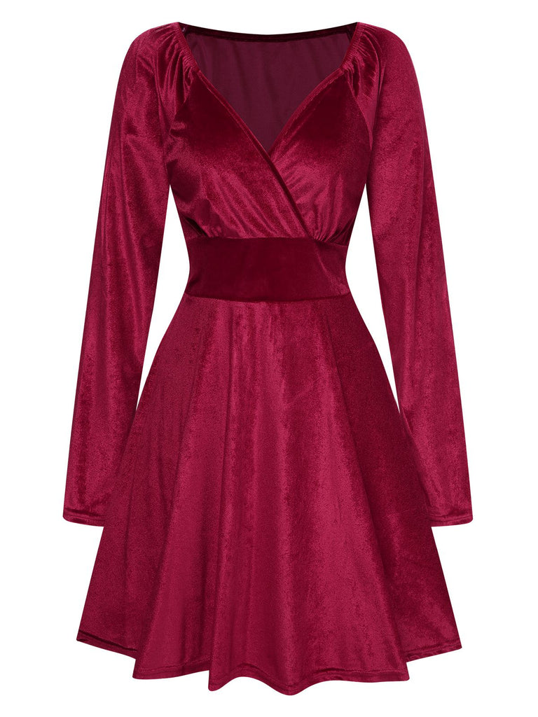 Abito in velluto con scollo a V e maniche lunghe anni '60