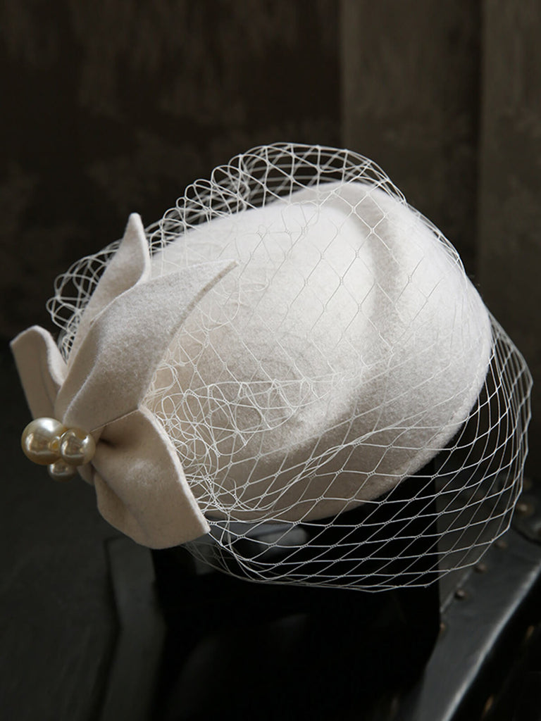 Cappello di lana con berretti in rete e decorazioni in perle