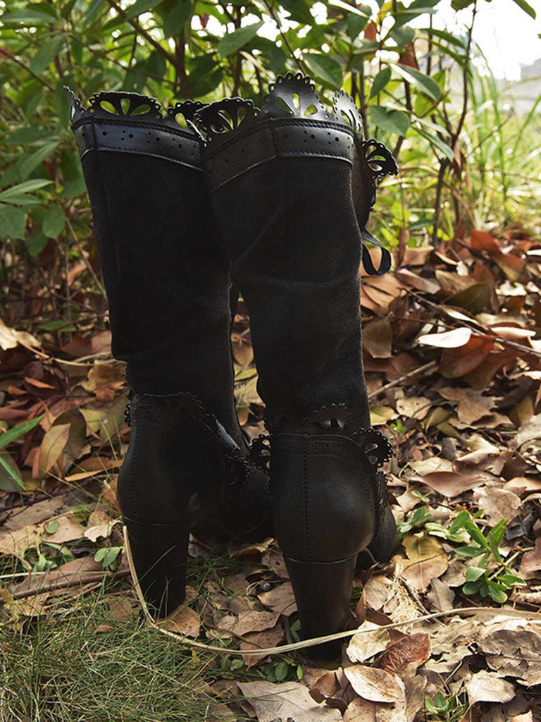 Stivali in pelle con lacci e bordo a petalo a metà polpaccio