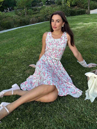 Abito a ruota con fiori a fiorellini rosa anni '50