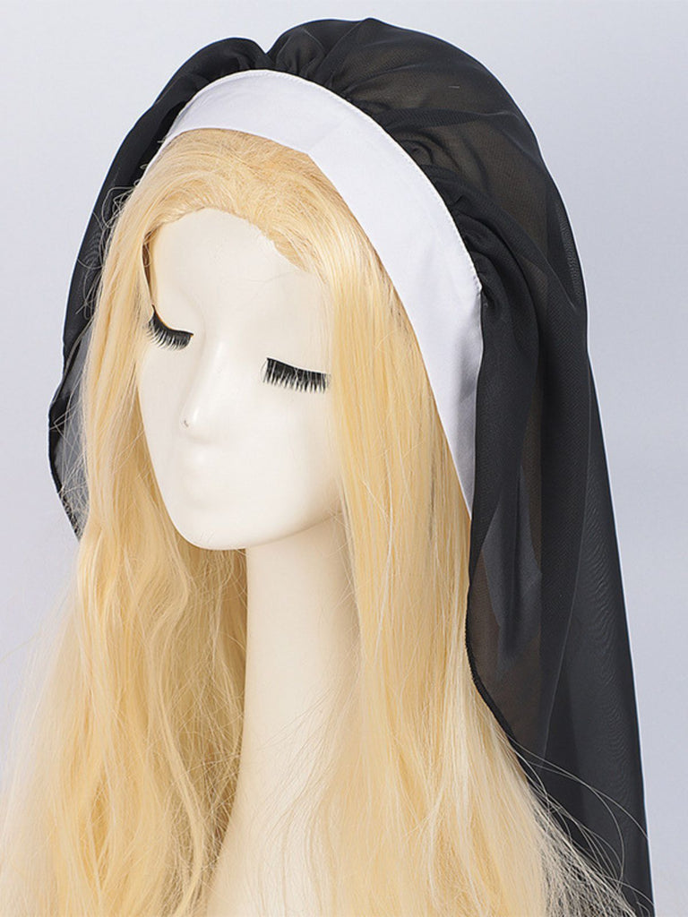 Abito con collana a croce in stile suora nero anni '40