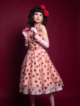 abito a ruota a fragole in rete rosa anni '50