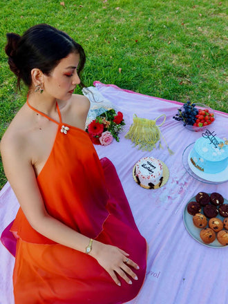 Mini abito arancione sfumatura anni '60 in chiffon con scollo all'americana