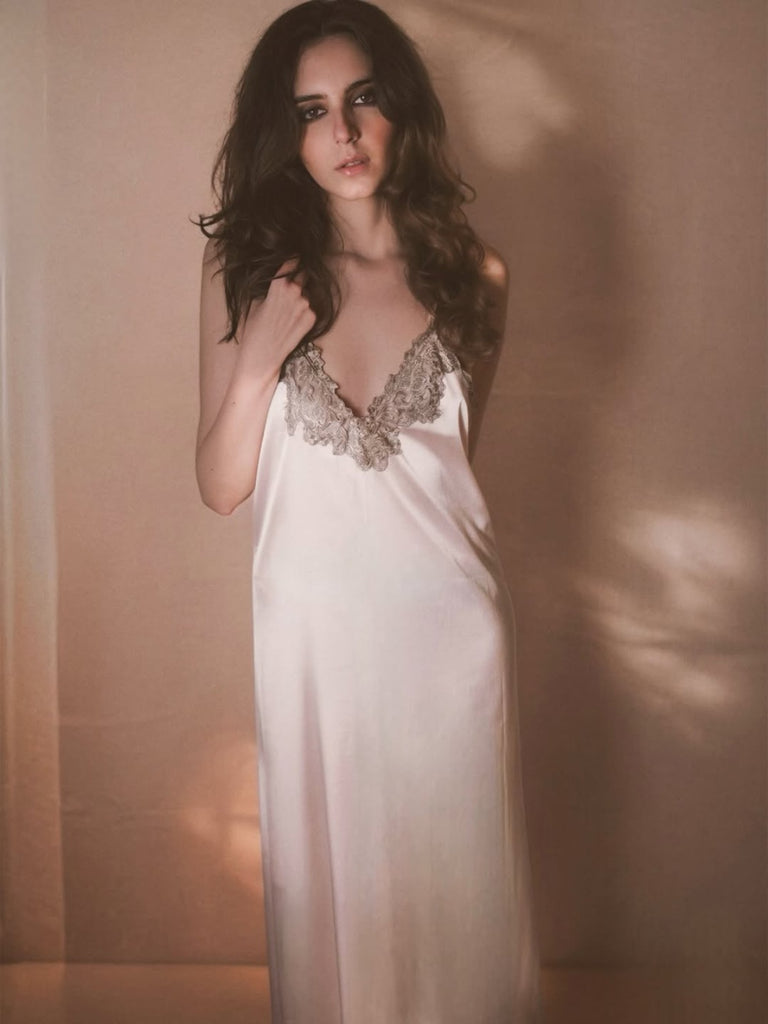 Pigiama spalline in finto raso ricamato rosa anni '30