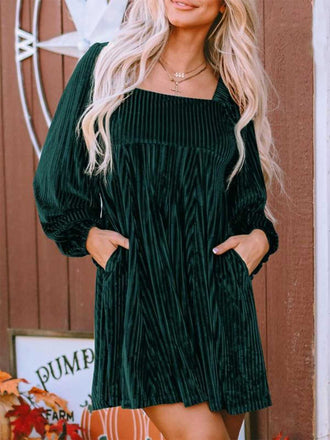 Abito babydoll in velluto con maniche a sbuffo scollo quadrato anni '60