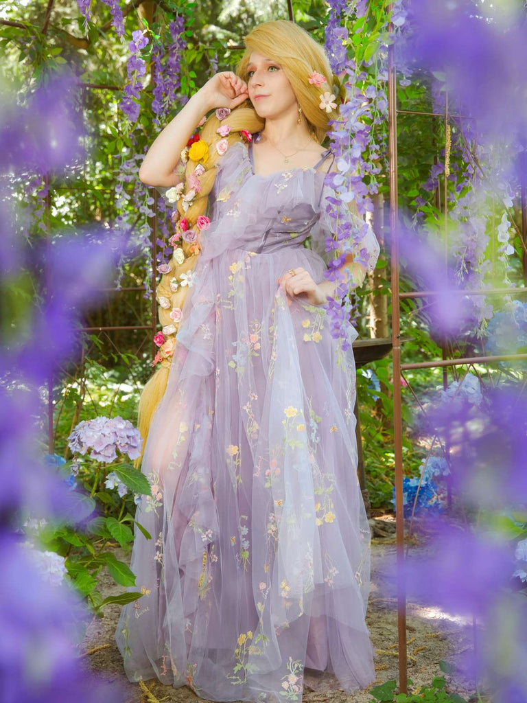 Abito in rete ricamato a fiori a sottoveste con spacco viola anni '70