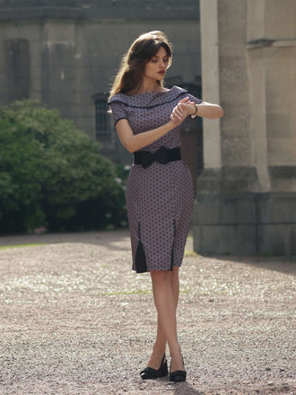 Abito a tubino pois con scollo a barca grigio anni '60