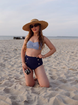 Costume da bagno con ferrettoa righe blu anni '40