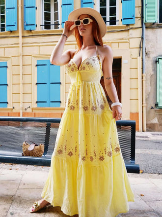 Abito giallo scollo a V e ricami floreali anni '30