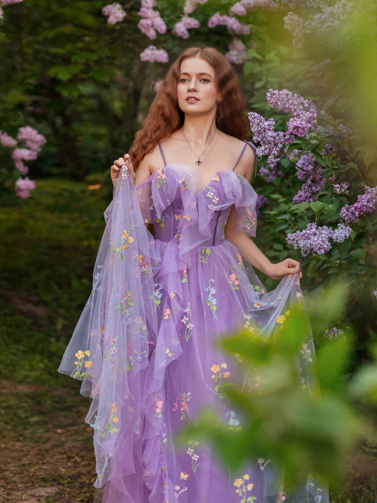 Abito in rete ricamato a fiori a sottoveste con spacco viola anni '70
