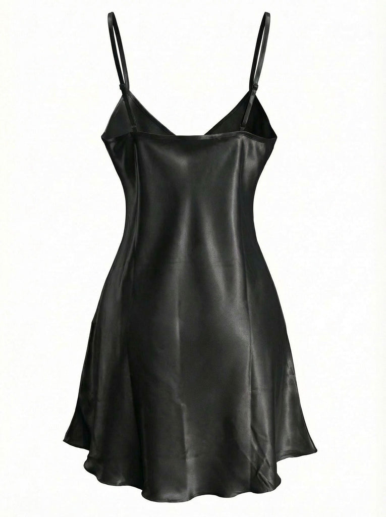 Camicia da notte in pizzo con scollo a V e spalline sottili anni '60