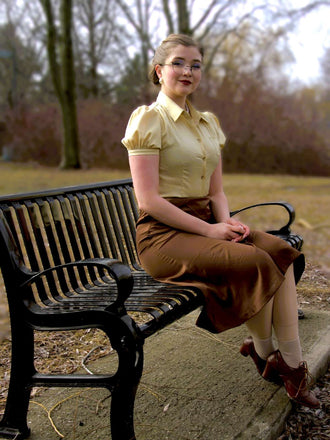 Abito due pezzi revers maniche a sbuffo anni '40