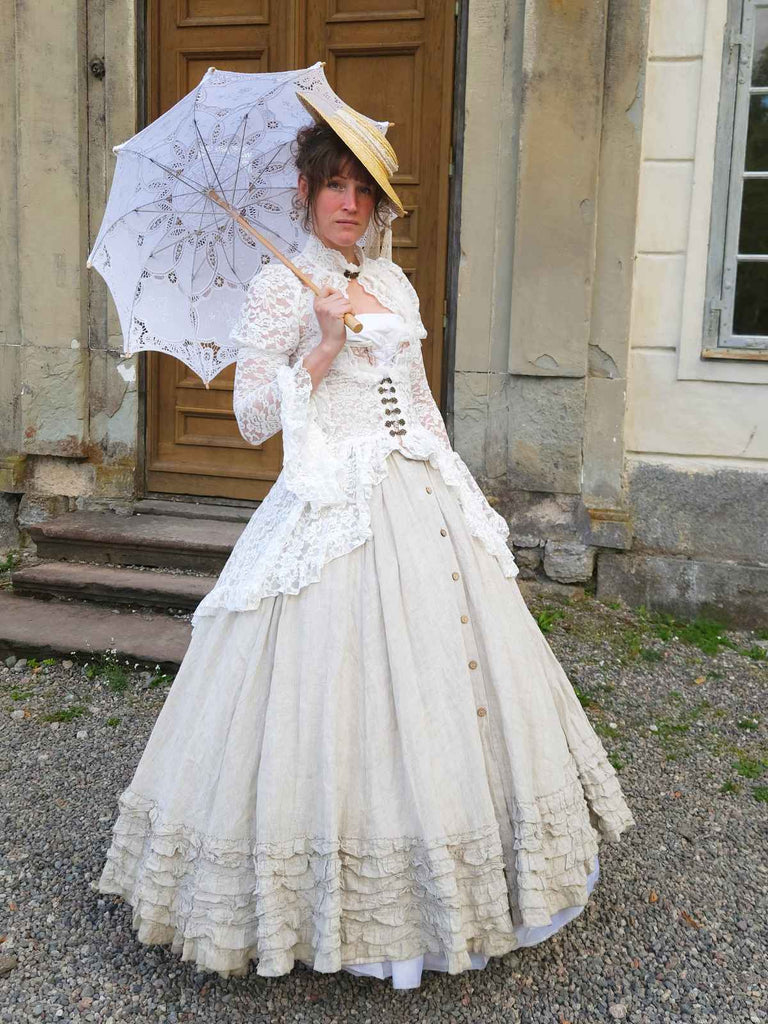 Abito vittoriano in pizzo con maniche a gigot bianco anni '80