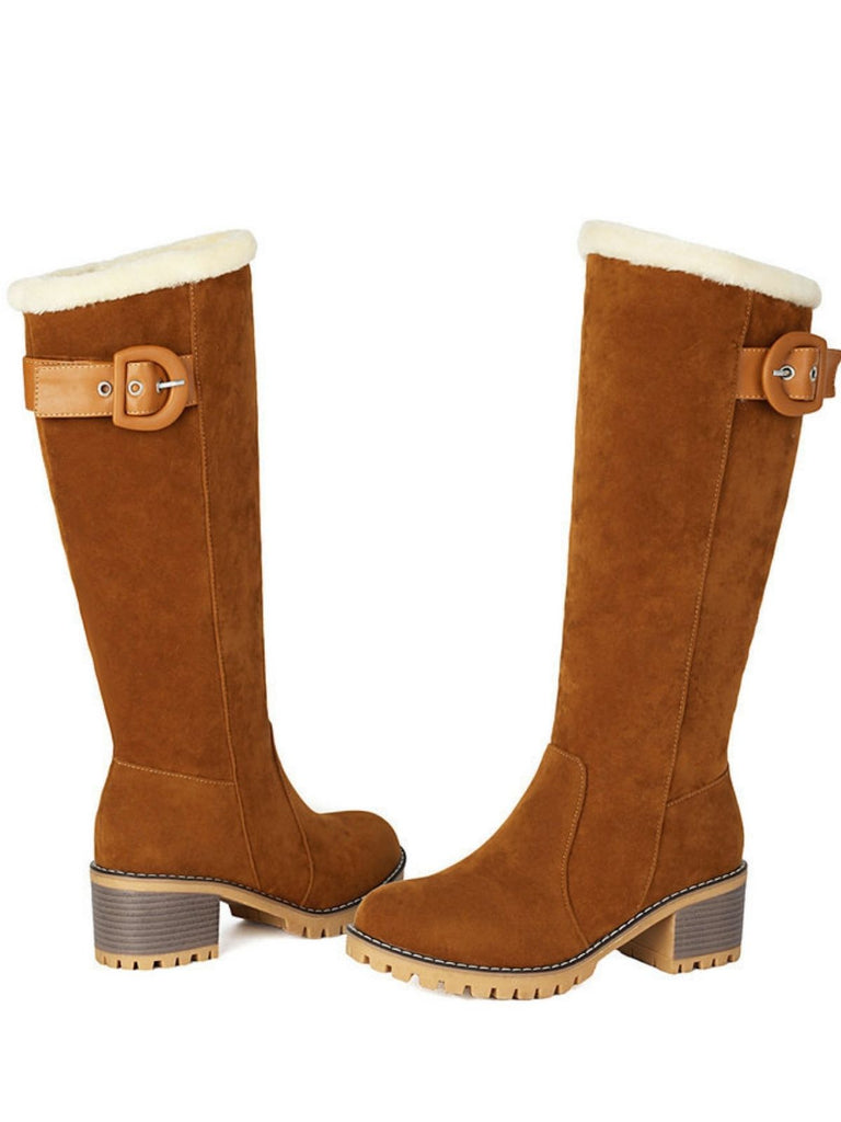 Stivali alti fino al ginocchio con fibbia in pelle scamosciata