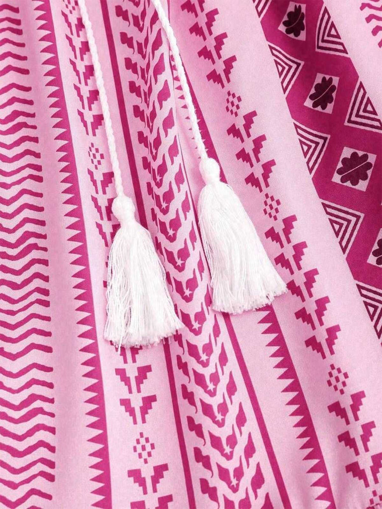 Abito boho con stampa etnica e scollo all'americana anni '70