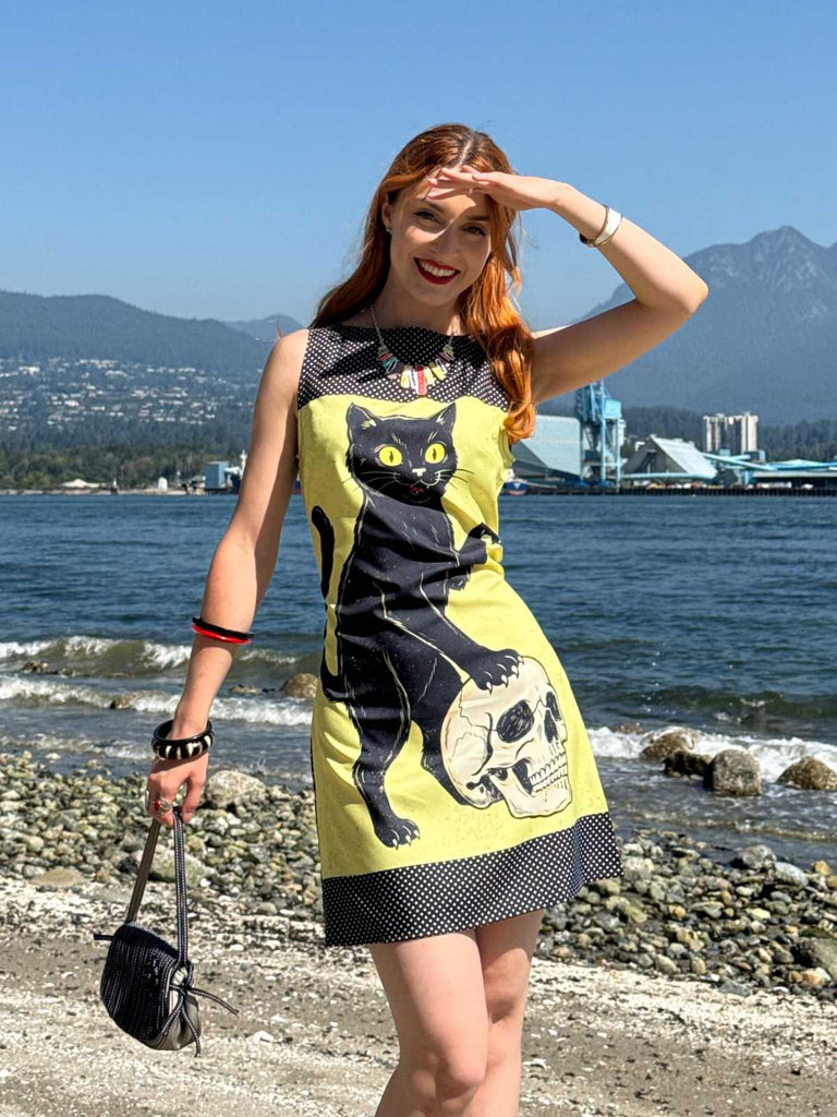 Abito a Linea A Giallo con Gatto e Teschio Senza Maniche Anni '60