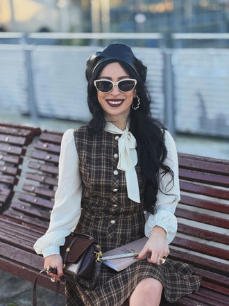 Abito a quadri con bottoni e fiocco marrone anni '60