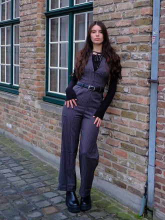 Tuta lunga a righe con cintura grigio scuro anni '50