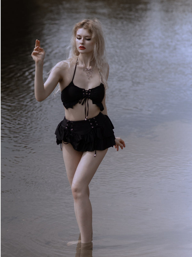 Set Bikini Nero Anni '50 con Scollo All'americana e Copricostume a Balze