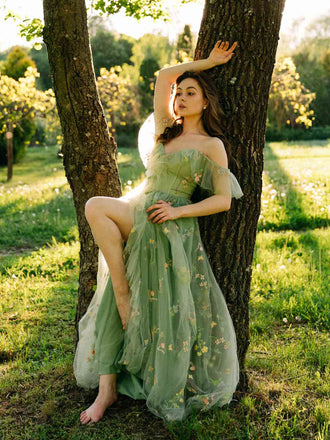 Abito in rete ricamato a fiori a sottoveste con spacco verde anni '70