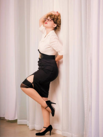 Abito aderente con risvolto bianco e nero anni '60