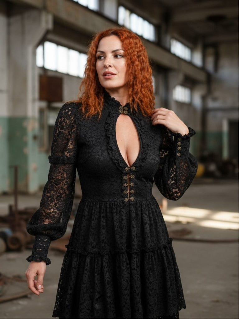 Abito vittoriano in pizzo con maniche a gigot bianco anni '80