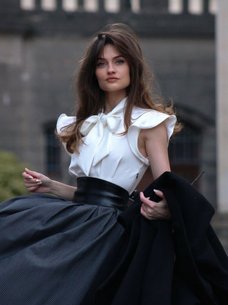 Abito a ruota lacci fiocco plissettato bianco e grigio anni '50