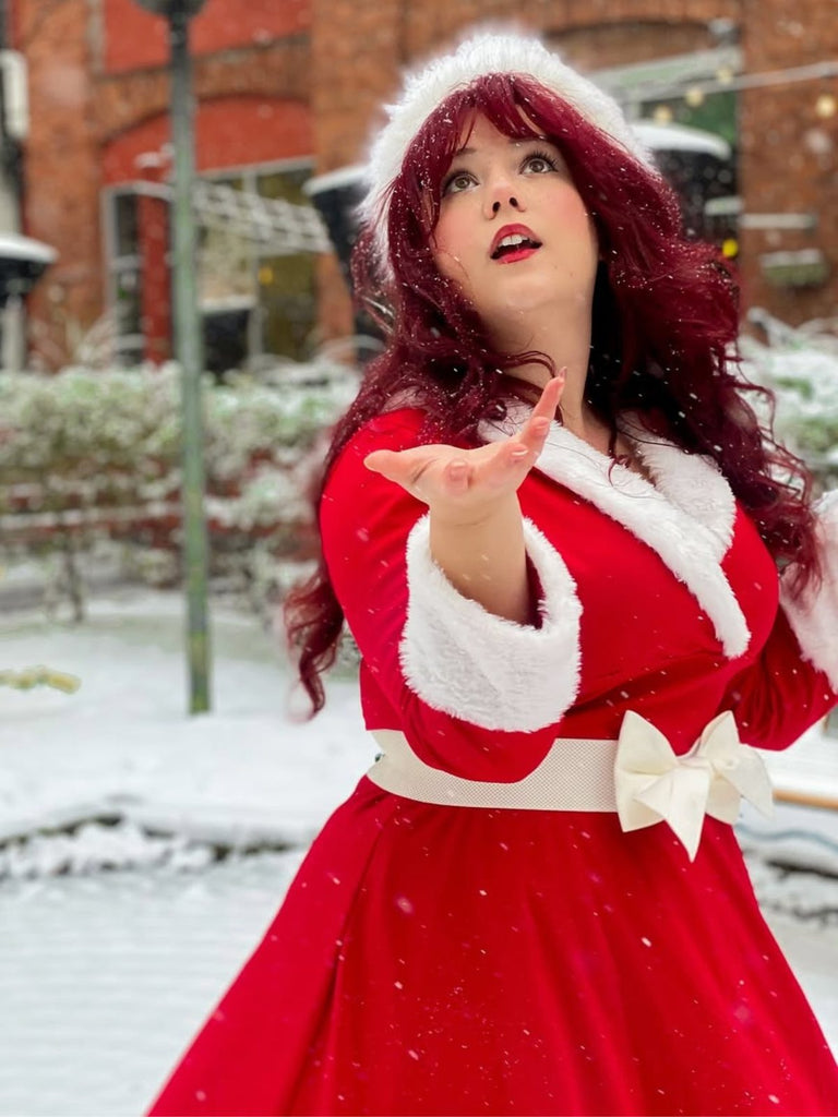 Abito con collo di pelliccia natalizio rosso e bianco anni '50