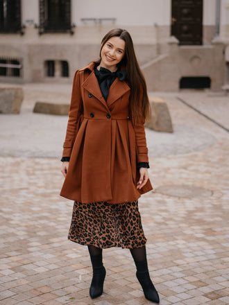 Cappotto aderente con revers in tinta unita marrone anni '50