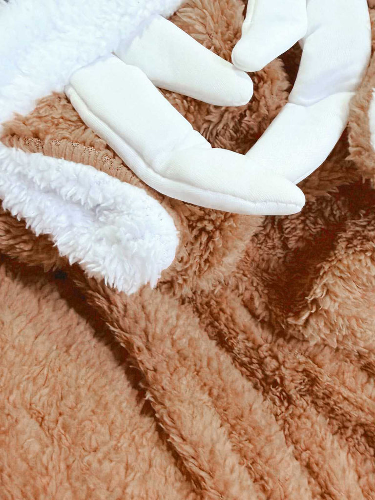 Abito in pile di corallo con cappuccio e renna natalizia anni '60