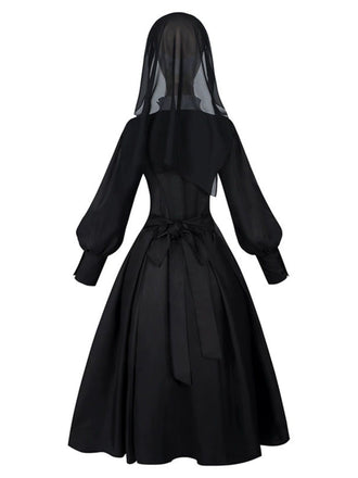 Abito con collana a croce in stile suora nero anni '40