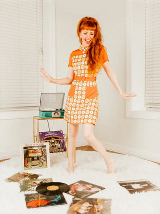 Abito cintura revers a margherita multicolore anni '60