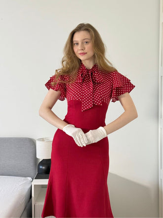 Abito da sirena con laccetti al collo rosso anni '30