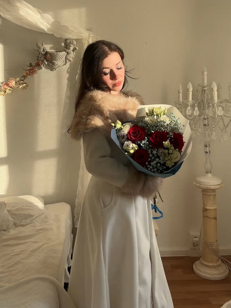 Cappotto con collo di pelliccia multistrato color crema anni '50