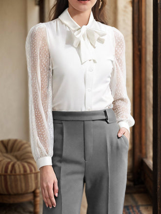 Camicetta con pois in rete e collo annodato bianco anni '40