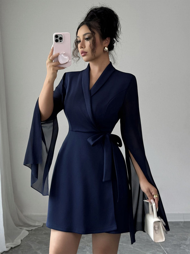 Abito con maniche a rete e fiocco sul revers blu anni '80