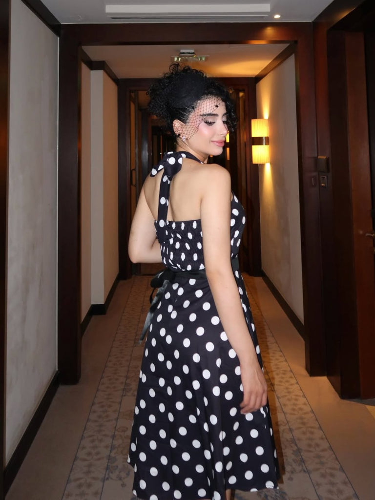 Abito cintura e pois a contrasto anni '50