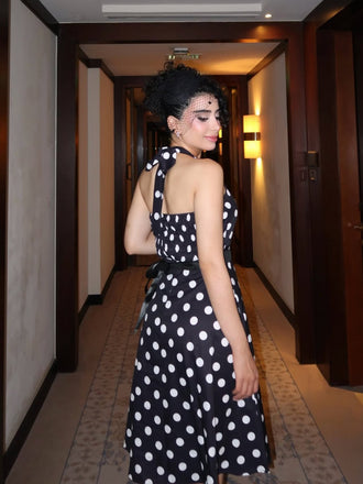 Abito cintura e pois a contrasto anni '50