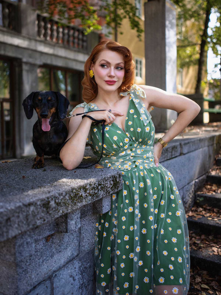 abito a ruota a fragole in rete verde anni '50