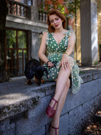 abito a ruota a fragole in rete verde anni '50