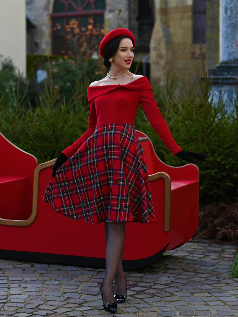 Abito a quadri con spalle scoperte stile natalizio rosso anni '50