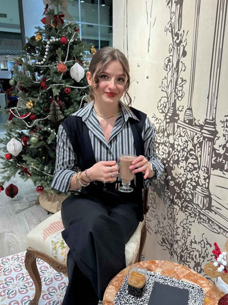 Tuta lunga a righe patchwork e mantello nero anni '40