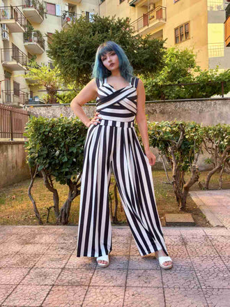 Tuta lunga nera a righe spalle scoperte anni '60