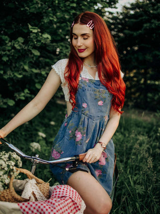 Tuta Corta blu in denim anni '60 con floreale e tasche e spalline larghe