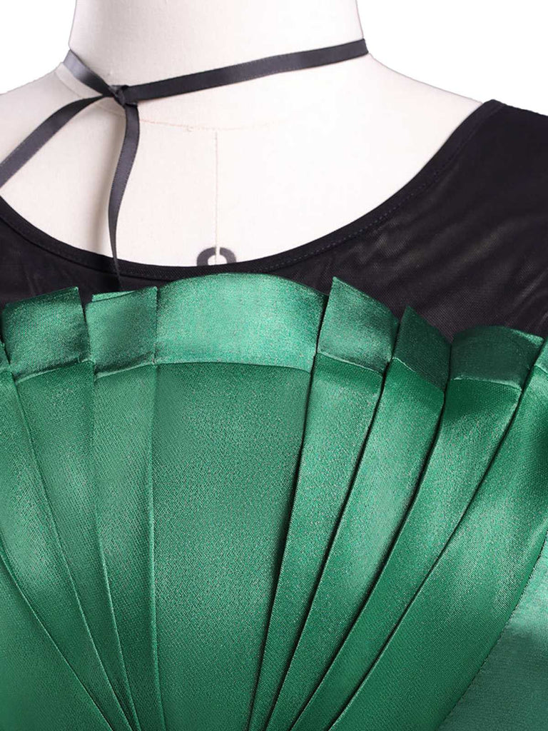 Costume ispirato a Mercoledì Agnes in raso verde anni '50