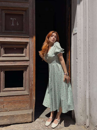 Abito maniche a balze e fiori a fiorellini verde anni '40